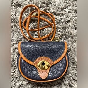 DOONEY & BOURKE Vintage dark navy & Tan Crossbody Waist Convertible
Belt Bag